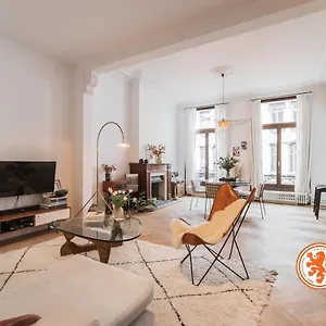  Apartment Traditional Chic, High Ceilings' Aircos And Garage Belgium